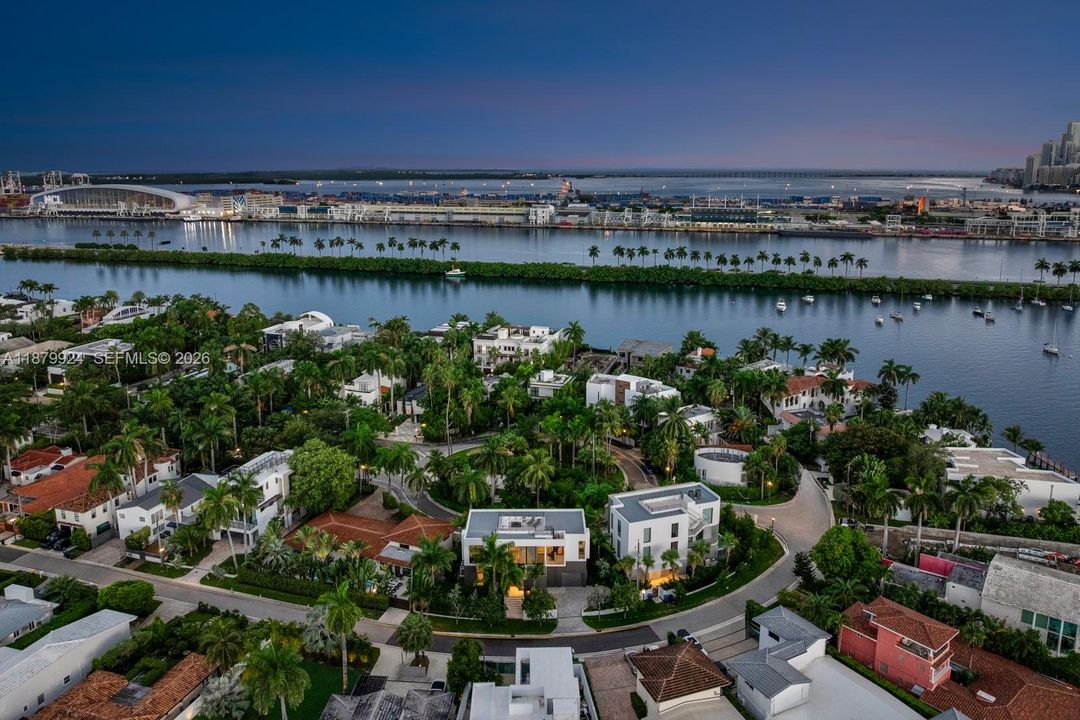 For Sale: $5,695,000 (4 beds, 4 baths, 3077 Square Feet)