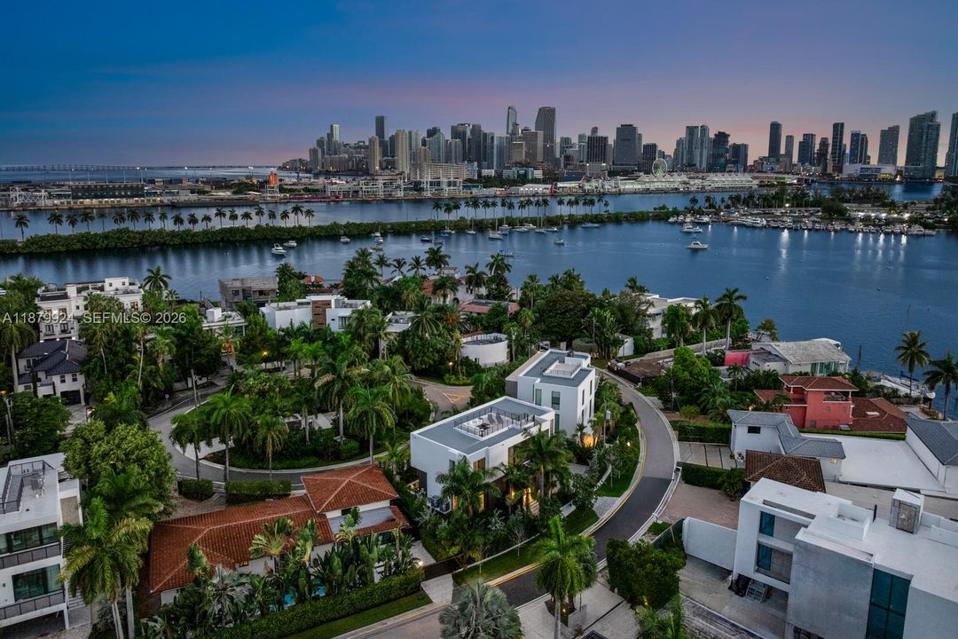 For Sale: $5,695,000 (4 beds, 4 baths, 3077 Square Feet)