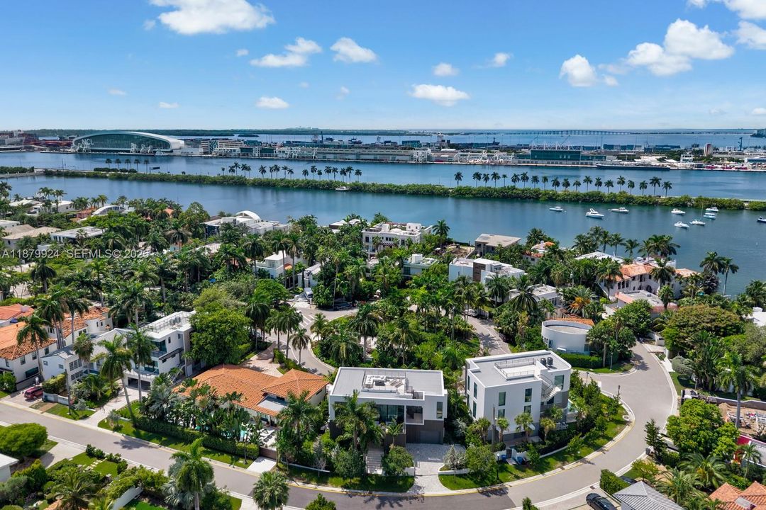 For Sale: $5,695,000 (4 beds, 4 baths, 3077 Square Feet)