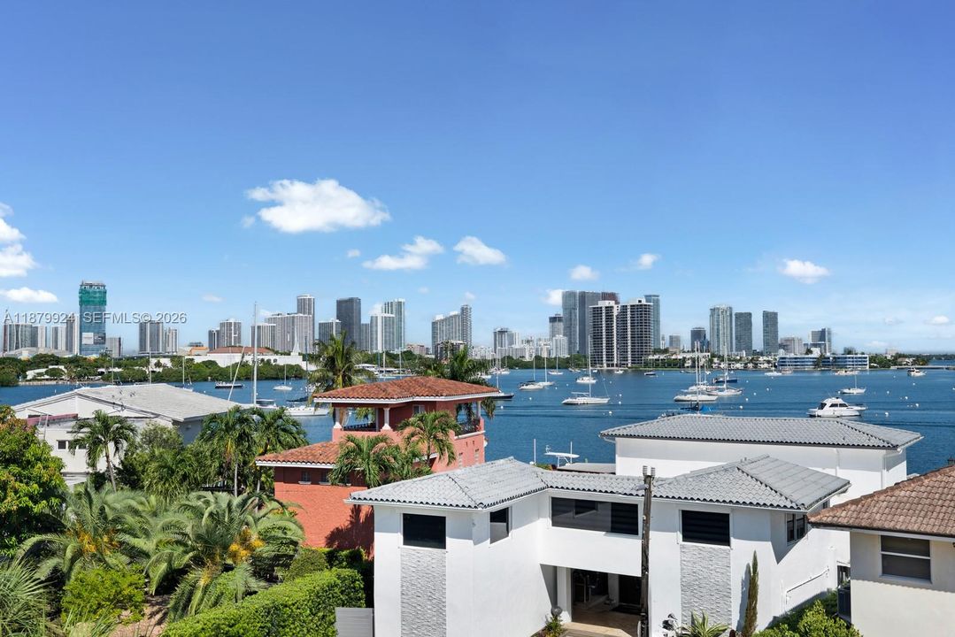 For Sale: $5,695,000 (4 beds, 4 baths, 3077 Square Feet)