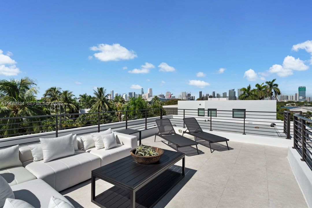 For Sale: $5,695,000 (4 beds, 4 baths, 3077 Square Feet)