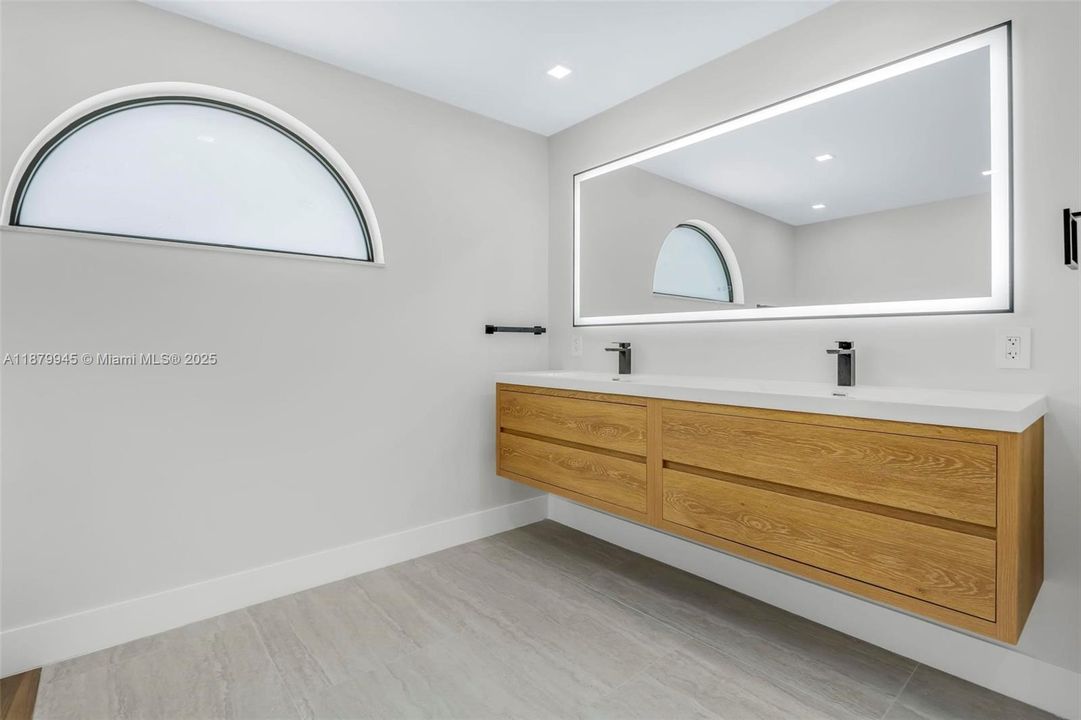 For Rent: $5,500 (4 beds, 3 baths, 2540 Square Feet)