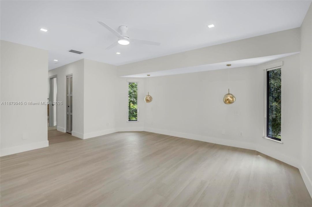 For Rent: $5,500 (4 beds, 3 baths, 2540 Square Feet)