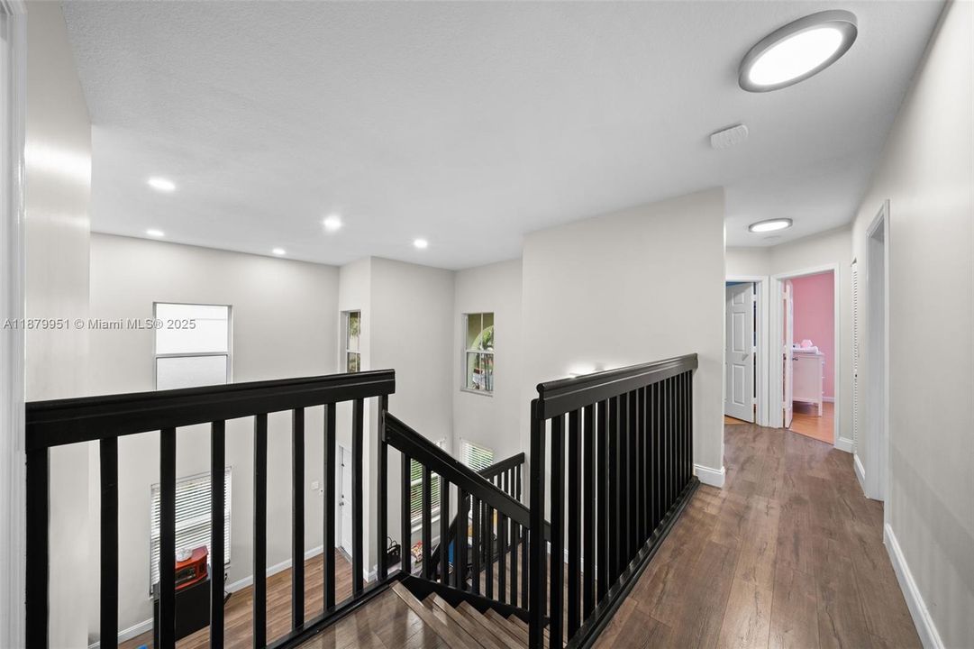 Vendido Recientemente: $549,000 (3 camas, 2 baños, 1711 Pies cuadrados)