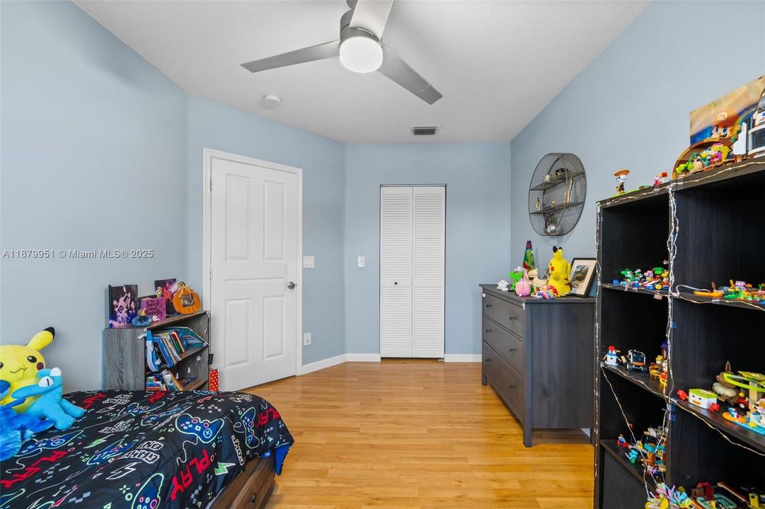 Vendido Recientemente: $549,000 (3 camas, 2 baños, 1711 Pies cuadrados)