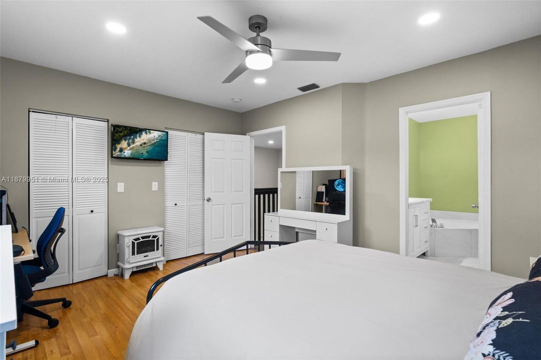 Vendido Recientemente: $549,000 (3 camas, 2 baños, 1711 Pies cuadrados)