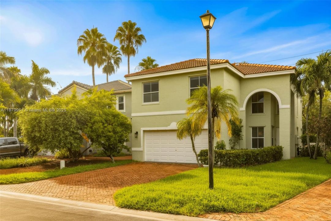 Vendido Recientemente: $549,000 (3 camas, 2 baños, 1711 Pies cuadrados)