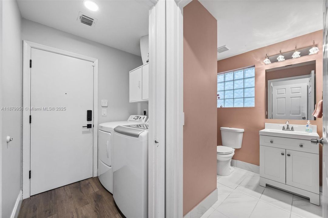 Vendido Recientemente: $549,000 (3 camas, 2 baños, 1711 Pies cuadrados)