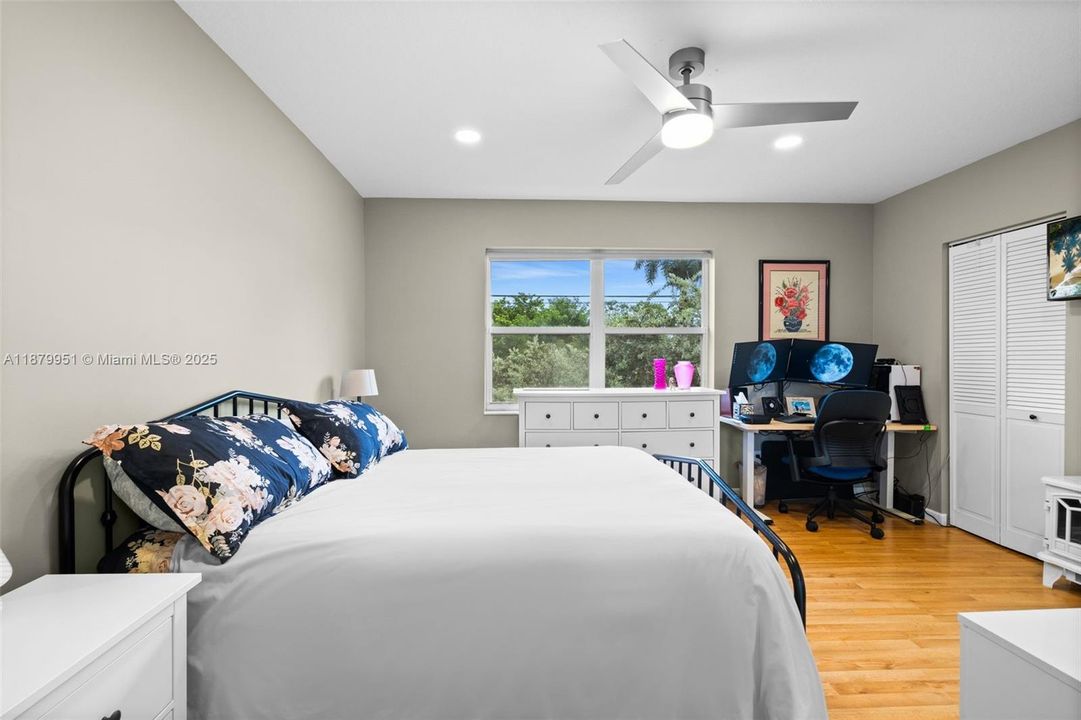 Vendido Recientemente: $549,000 (3 camas, 2 baños, 1711 Pies cuadrados)