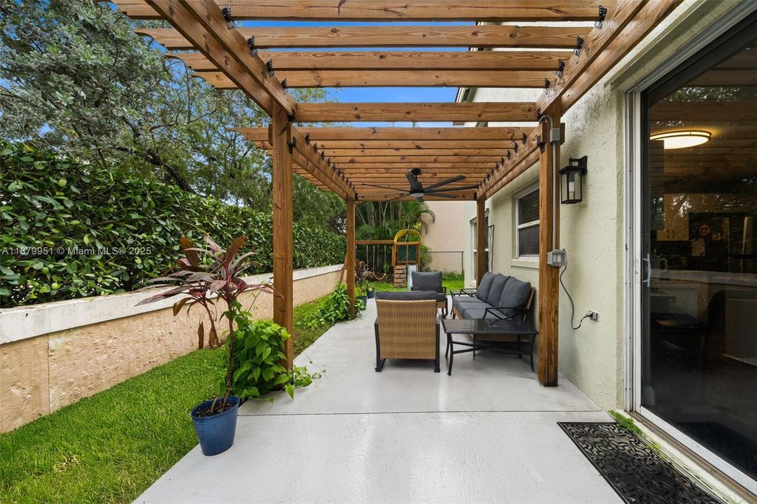 Vendido Recientemente: $549,000 (3 camas, 2 baños, 1711 Pies cuadrados)