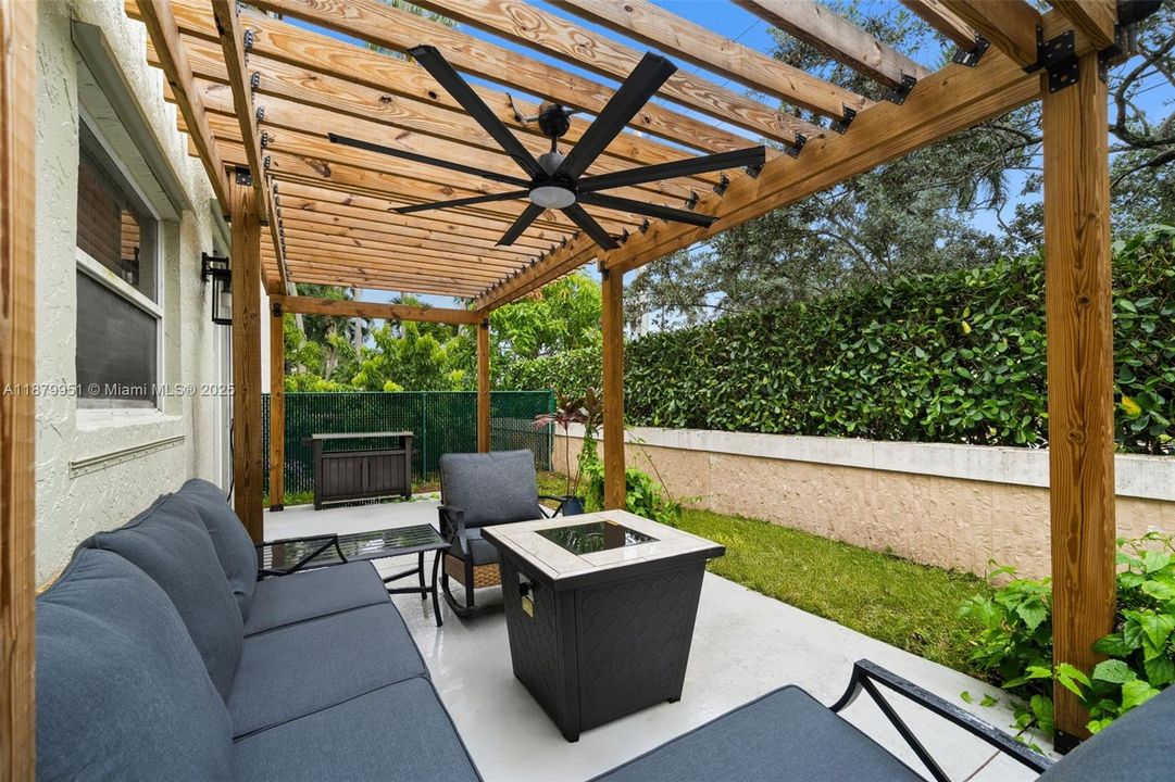 Vendido Recientemente: $549,000 (3 camas, 2 baños, 1711 Pies cuadrados)