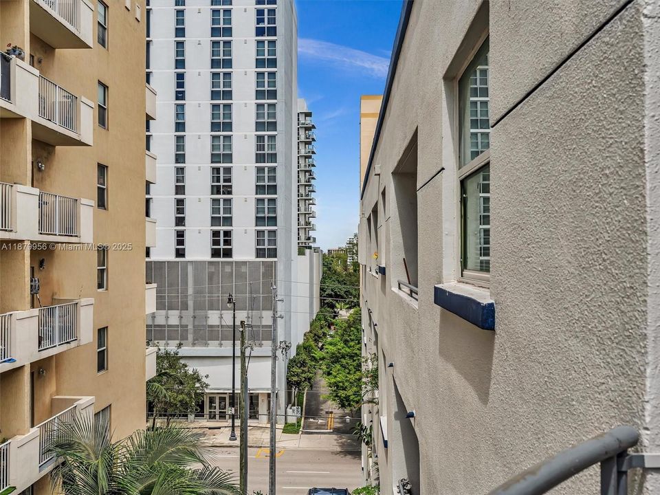 待售: $226,000 (2 贝兹, 1 浴室, 789 平方英尺)