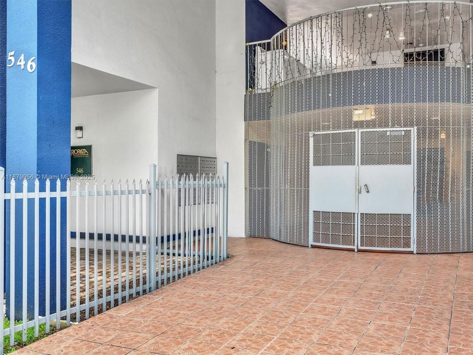 待售: $226,000 (2 贝兹, 1 浴室, 789 平方英尺)