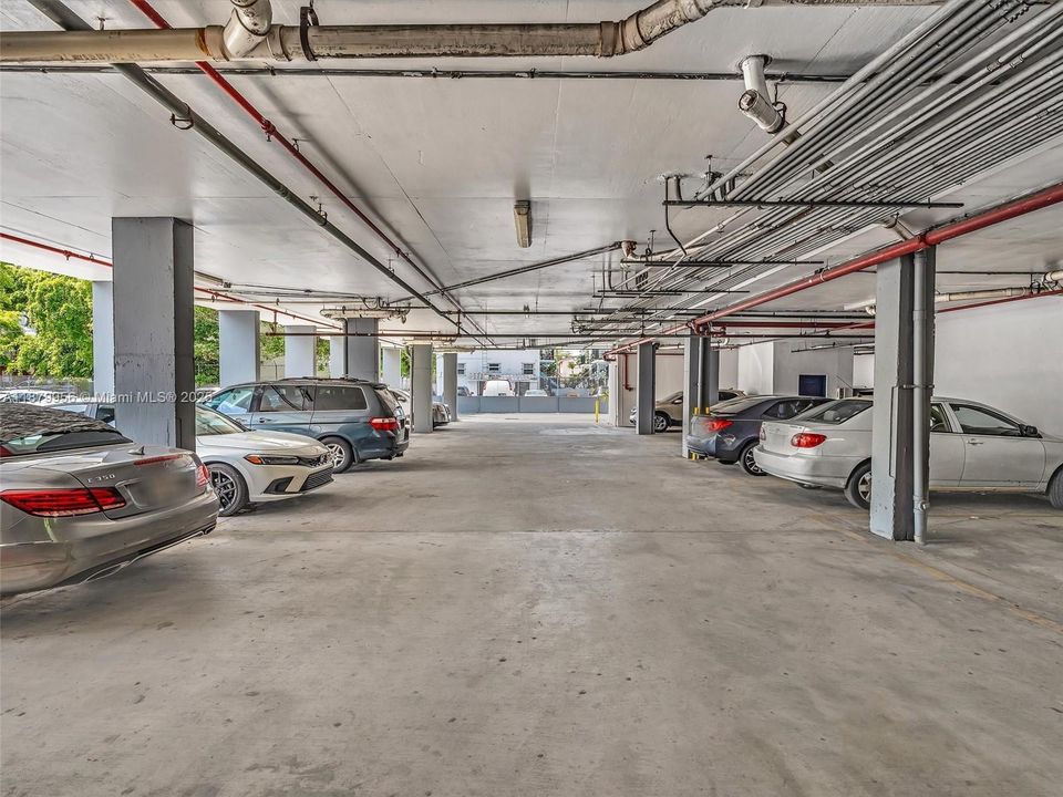 待售: $226,000 (2 贝兹, 1 浴室, 789 平方英尺)