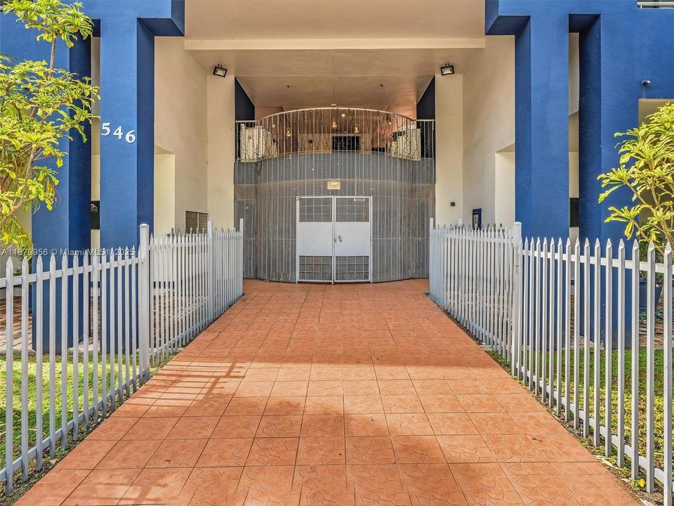 待售: $226,000 (2 贝兹, 1 浴室, 789 平方英尺)