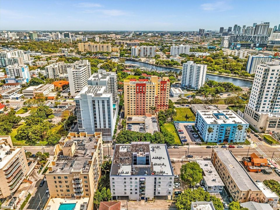 待售: $226,000 (2 贝兹, 1 浴室, 789 平方英尺)