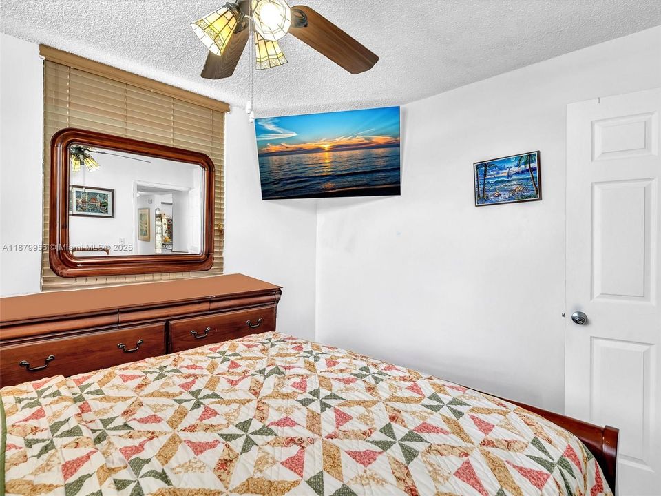 待售: $226,000 (2 贝兹, 1 浴室, 789 平方英尺)