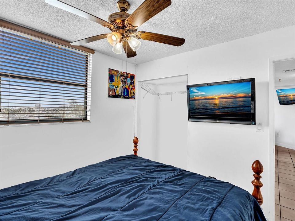 待售: $226,000 (2 贝兹, 1 浴室, 789 平方英尺)