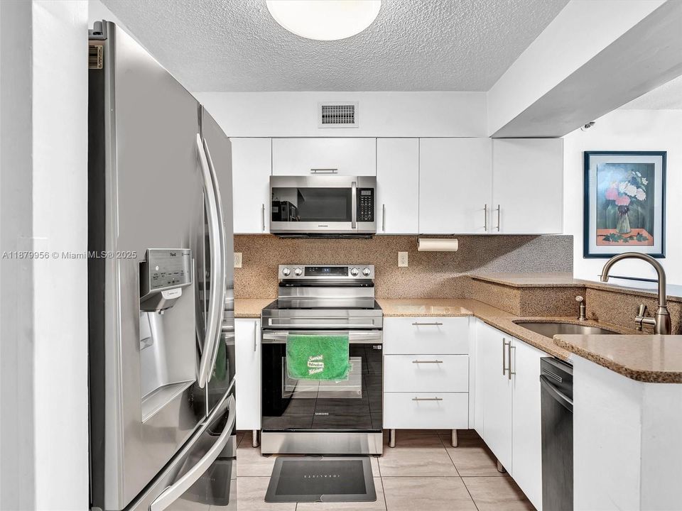 待售: $226,000 (2 贝兹, 1 浴室, 789 平方英尺)