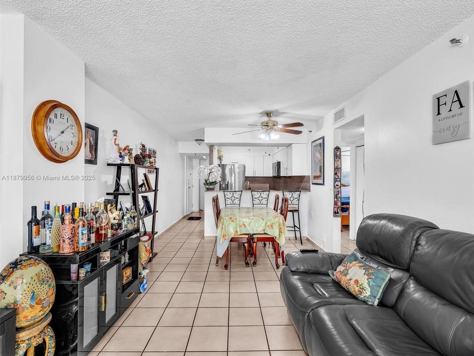 待售: $226,000 (2 贝兹, 1 浴室, 789 平方英尺)