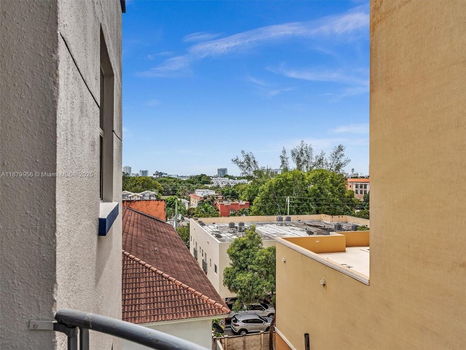 待售: $226,000 (2 贝兹, 1 浴室, 789 平方英尺)