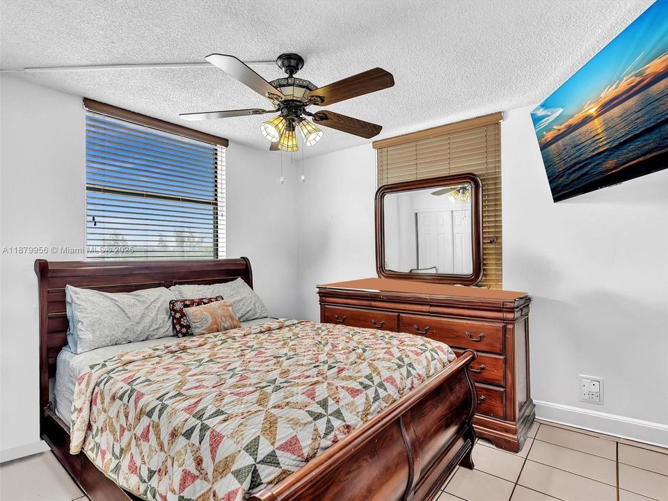 待售: $226,000 (2 贝兹, 1 浴室, 789 平方英尺)