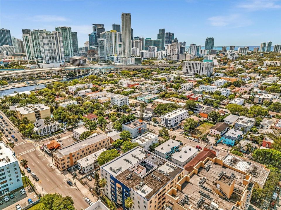 待售: $226,000 (2 贝兹, 1 浴室, 789 平方英尺)