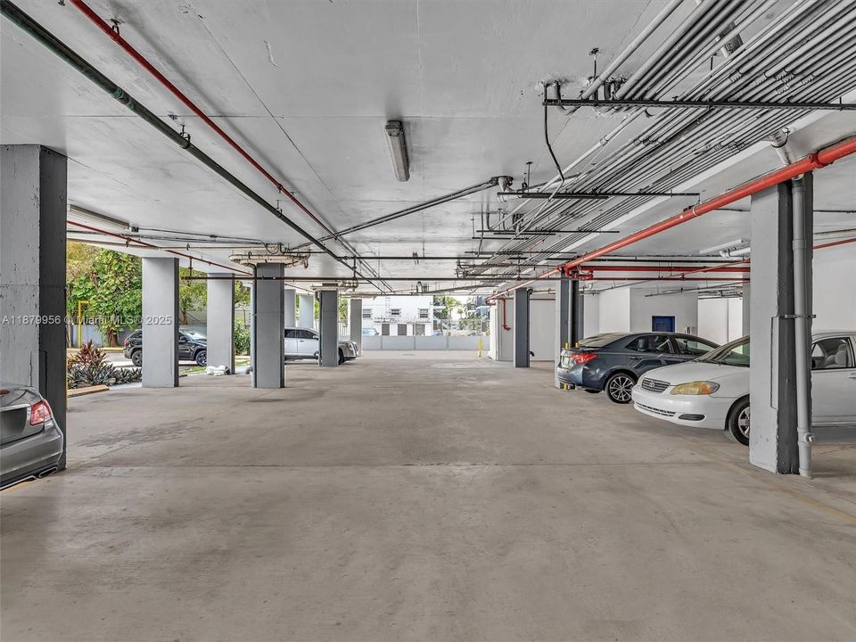 待售: $226,000 (2 贝兹, 1 浴室, 789 平方英尺)