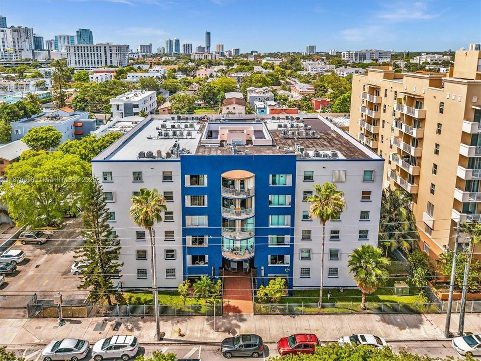 待售: $226,000 (2 贝兹, 1 浴室, 789 平方英尺)