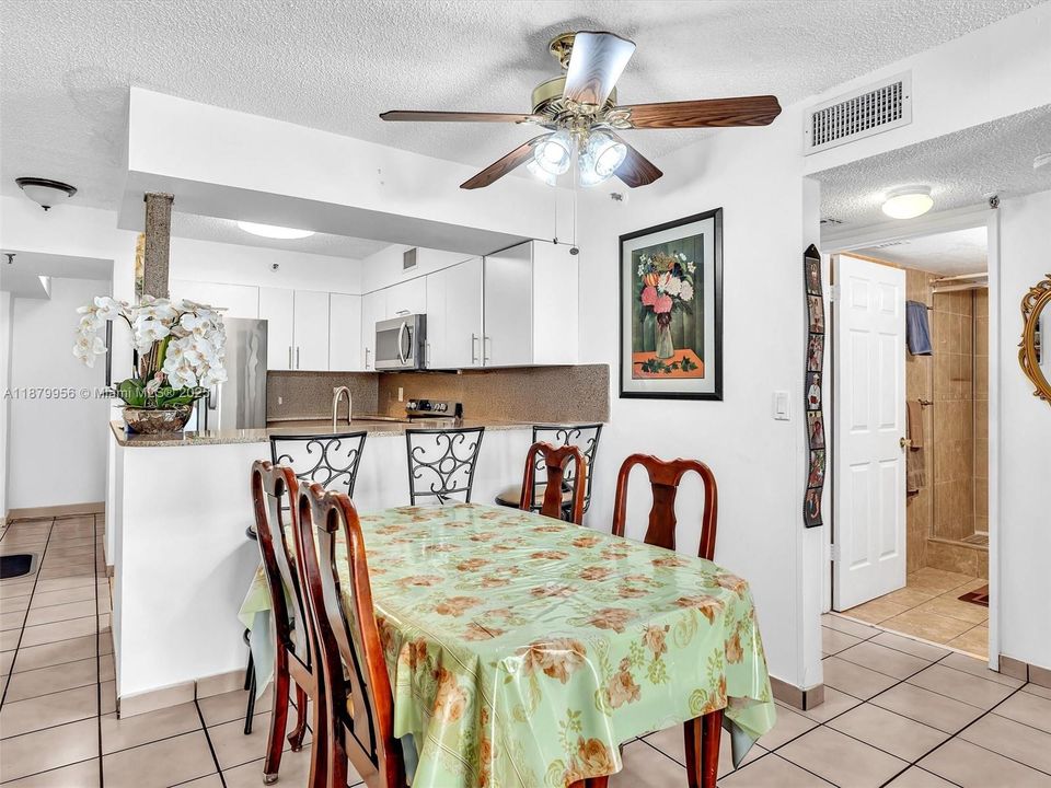 待售: $226,000 (2 贝兹, 1 浴室, 789 平方英尺)