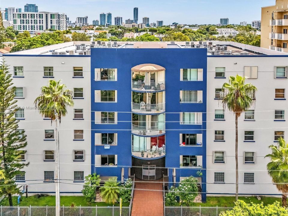 待售: $226,000 (2 贝兹, 1 浴室, 789 平方英尺)