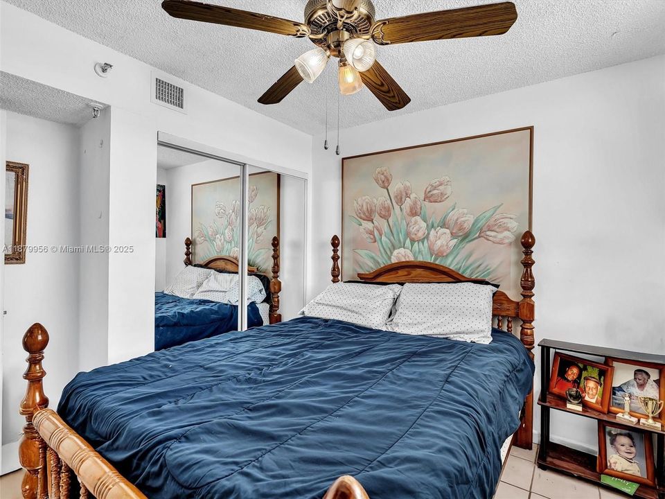 待售: $226,000 (2 贝兹, 1 浴室, 789 平方英尺)