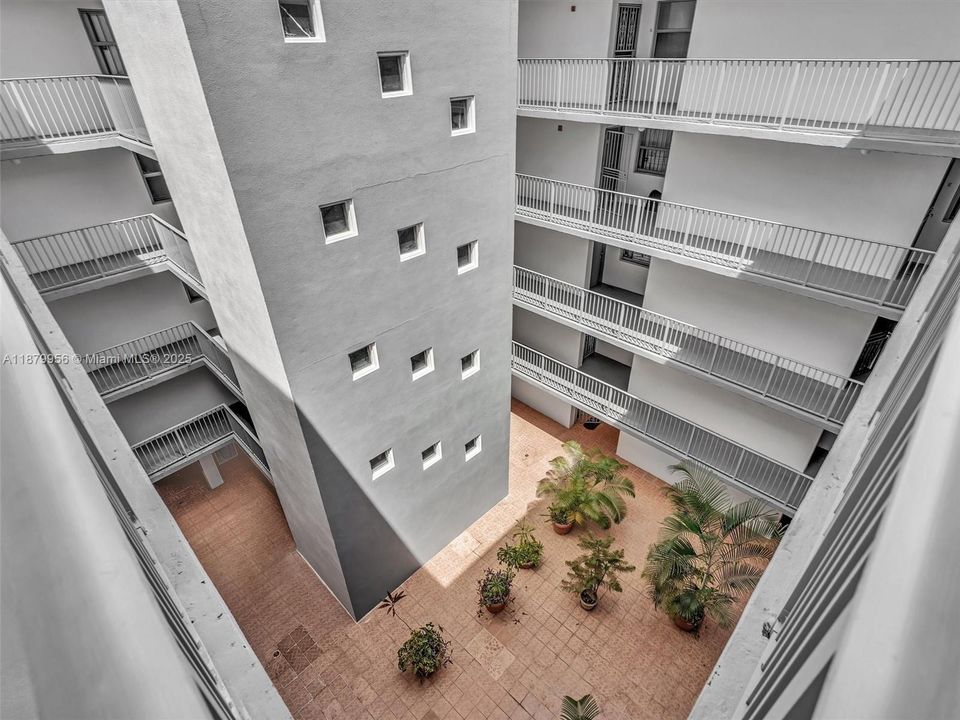 待售: $226,000 (2 贝兹, 1 浴室, 789 平方英尺)