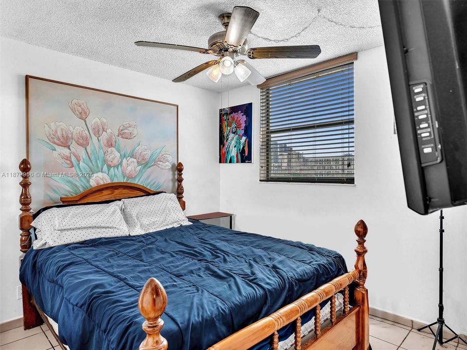 待售: $226,000 (2 贝兹, 1 浴室, 789 平方英尺)