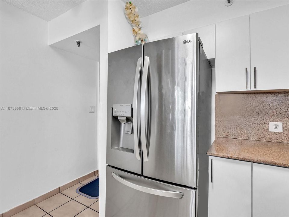 待售: $226,000 (2 贝兹, 1 浴室, 789 平方英尺)