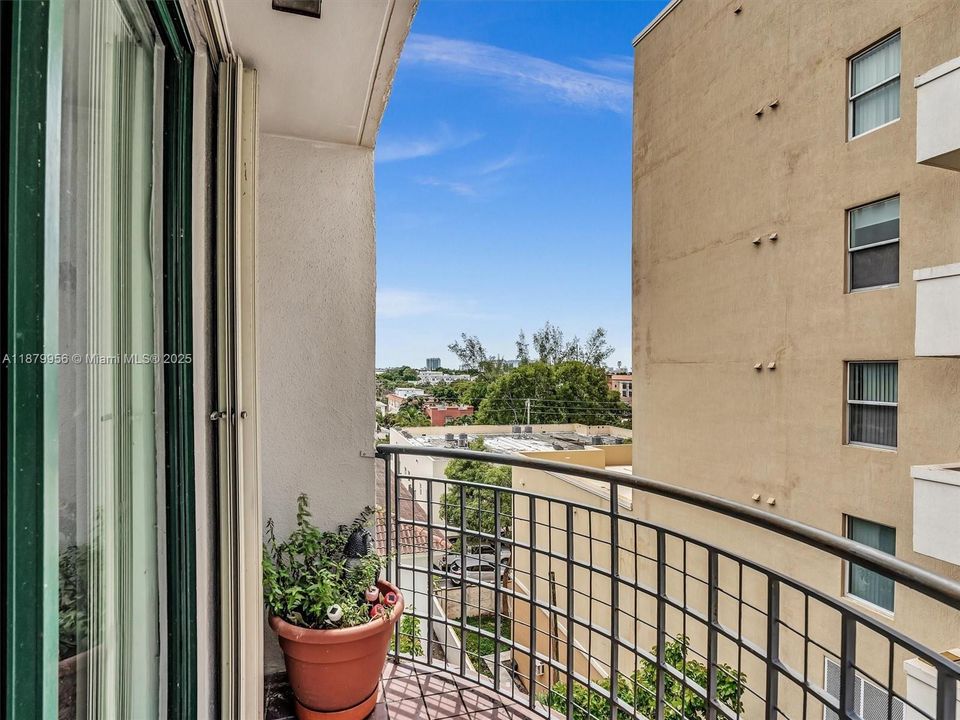 待售: $226,000 (2 贝兹, 1 浴室, 789 平方英尺)