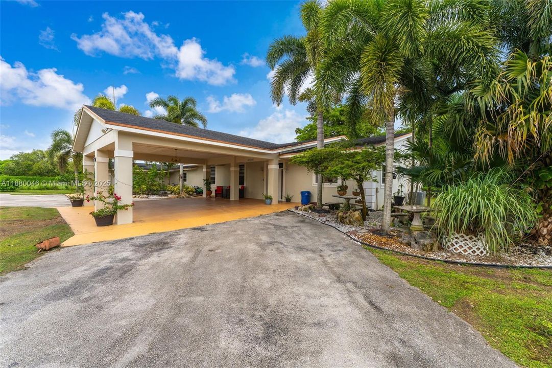 For Sale: $1,110,000 (6 beds, 4 baths, 3838 Square Feet)