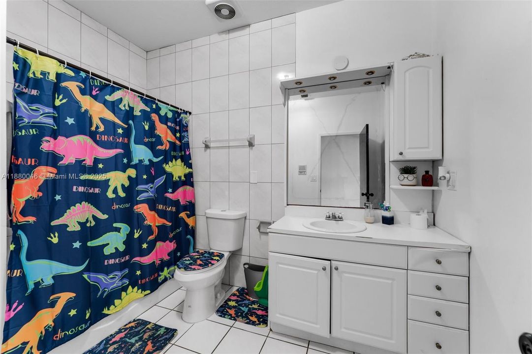 For Sale: $1,110,000 (6 beds, 4 baths, 3838 Square Feet)