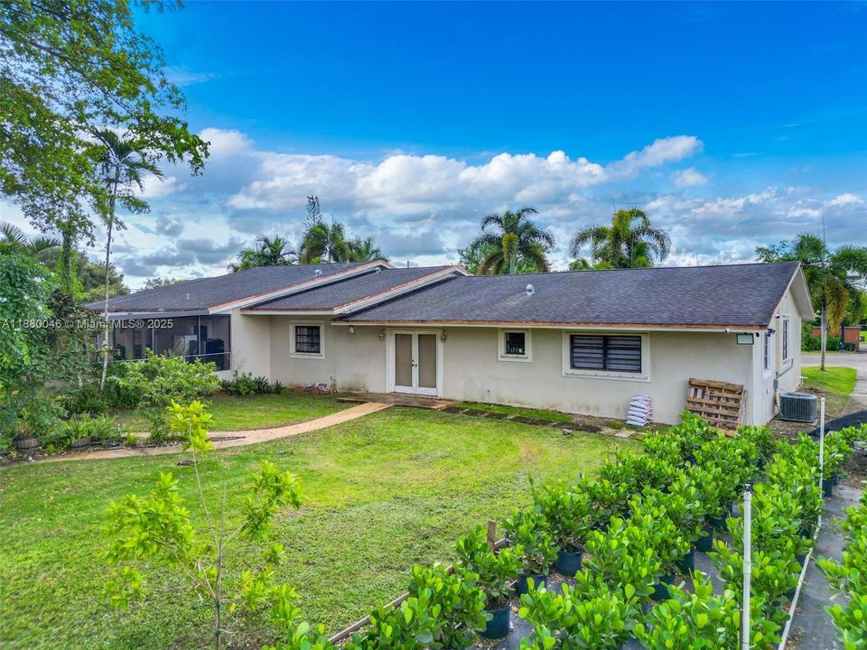 For Sale: $1,110,000 (6 beds, 4 baths, 3838 Square Feet)