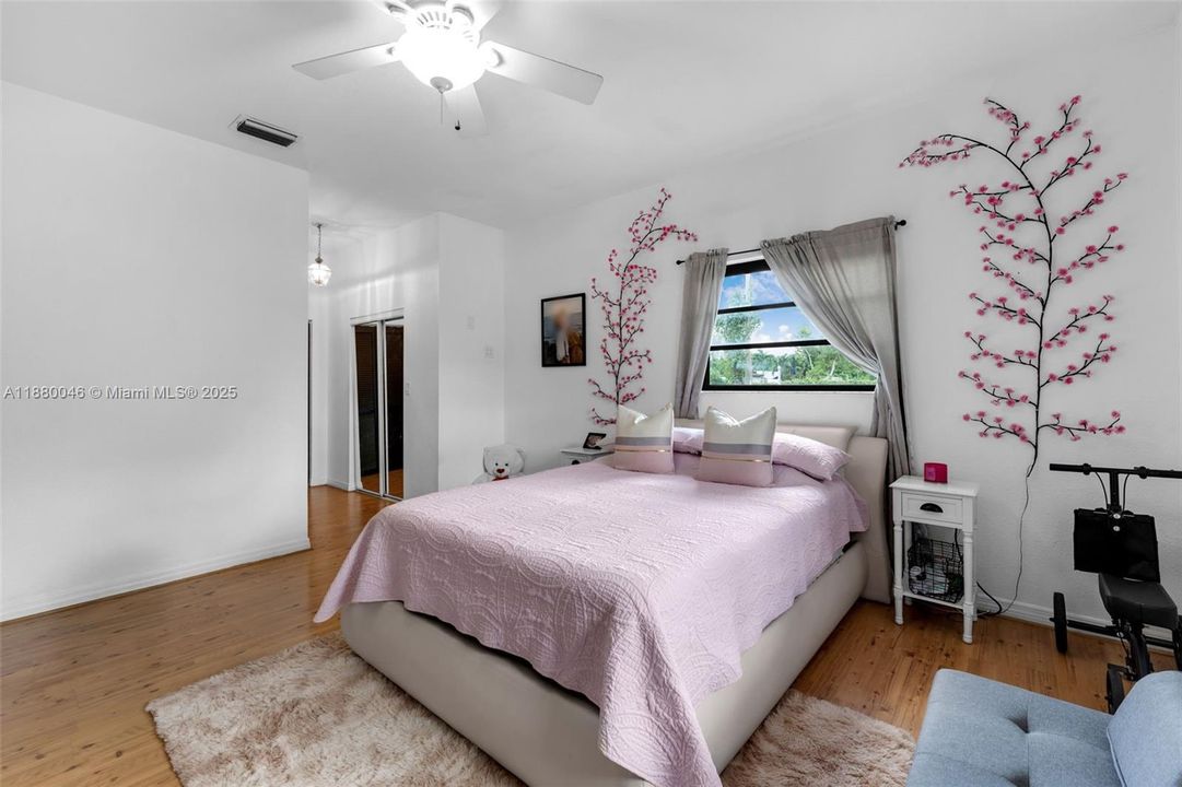 For Sale: $1,110,000 (6 beds, 4 baths, 3838 Square Feet)