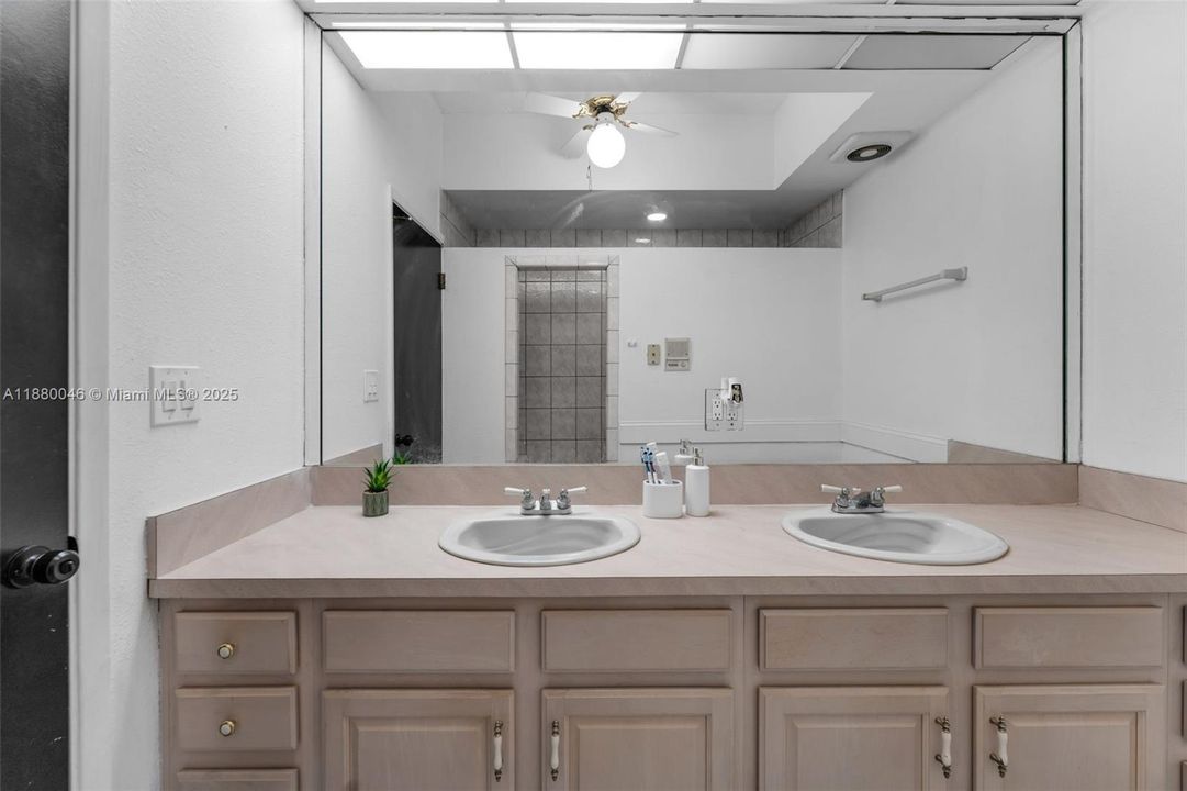 For Sale: $1,110,000 (6 beds, 4 baths, 3838 Square Feet)