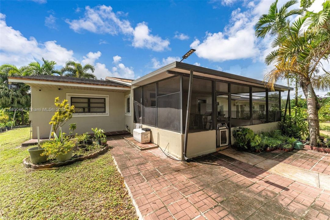 For Sale: $1,110,000 (6 beds, 4 baths, 3838 Square Feet)