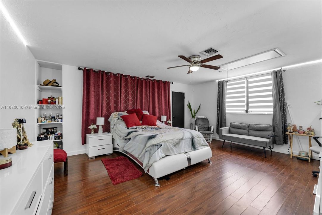 For Sale: $1,110,000 (6 beds, 4 baths, 3838 Square Feet)