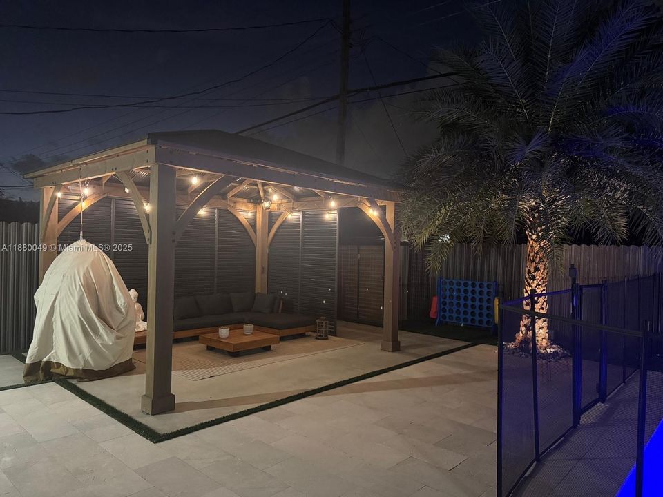 Недавно продано: $549,900 (2 спален, 1 ванн, 1032 Квадратных фут)