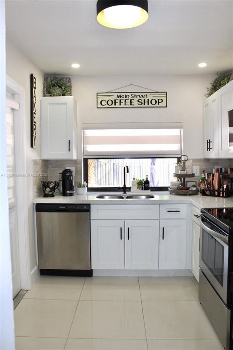 Недавно продано: $549,900 (2 спален, 1 ванн, 1032 Квадратных фут)