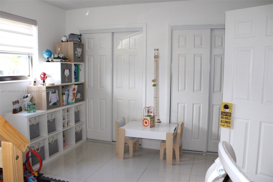 Недавно продано: $549,900 (2 спален, 1 ванн, 1032 Квадратных фут)