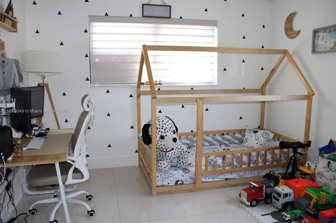 Недавно продано: $549,900 (2 спален, 1 ванн, 1032 Квадратных фут)