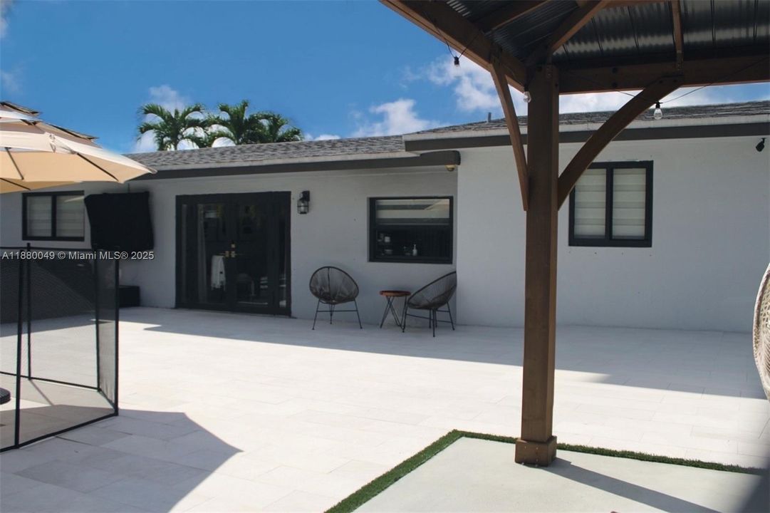 Недавно продано: $549,900 (2 спален, 1 ванн, 1032 Квадратных фут)