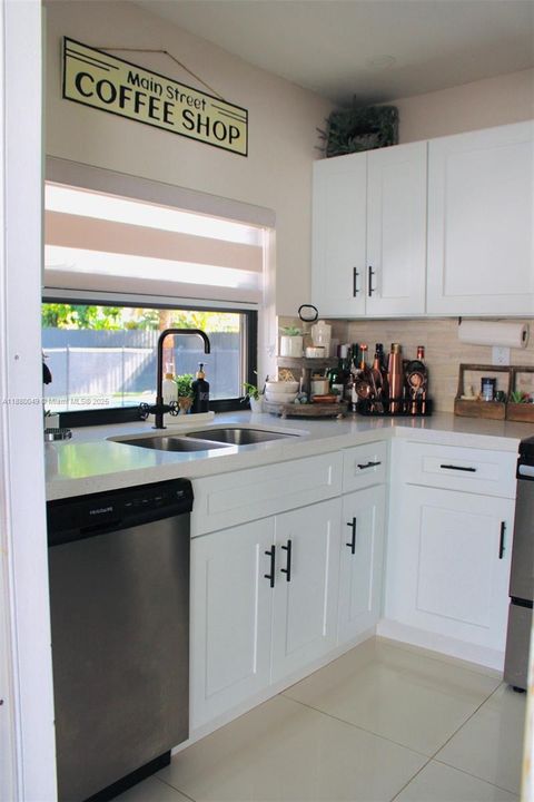 Недавно продано: $549,900 (2 спален, 1 ванн, 1032 Квадратных фут)