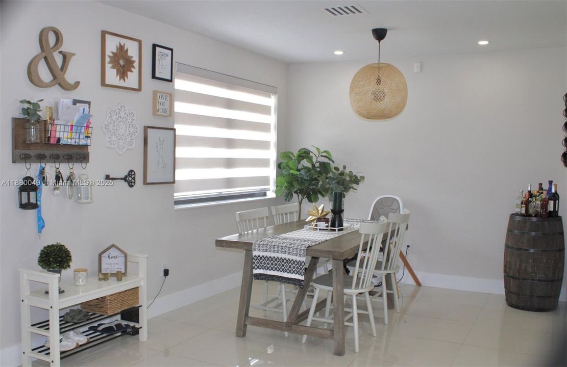 Недавно продано: $549,900 (2 спален, 1 ванн, 1032 Квадратных фут)